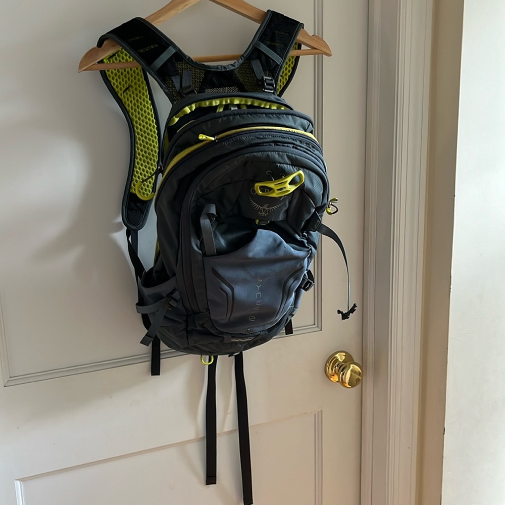 Osprey Syncro 12 framed pack yellow & grey MUST SELL